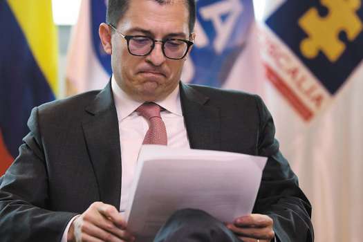 Poder_popula's tweet photo. Este señor Barbosa va utilizar $1 billón de los recursos de los colombianos para contratar 6.000 personas. https://t.co/4BMYLFGe5I