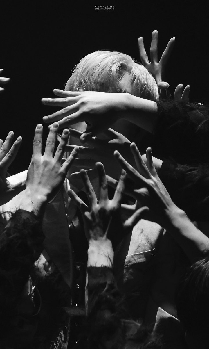dailyltm's tweet photo. lee taemin is art on stage https://t.co/Y6DLSAal9t