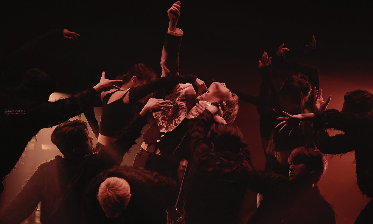 dailyltm's tweet photo. lee taemin is art on stage https://t.co/Y6DLSAal9t