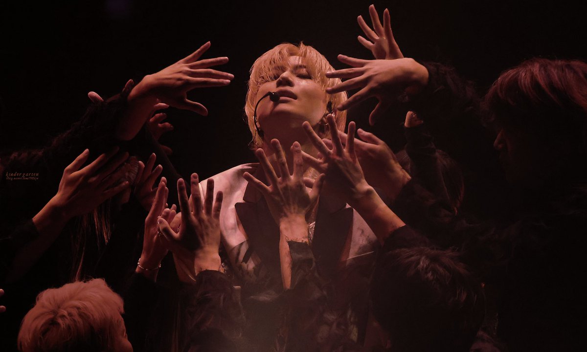 dailyltm's tweet photo. lee taemin is art on stage https://t.co/Y6DLSAal9t