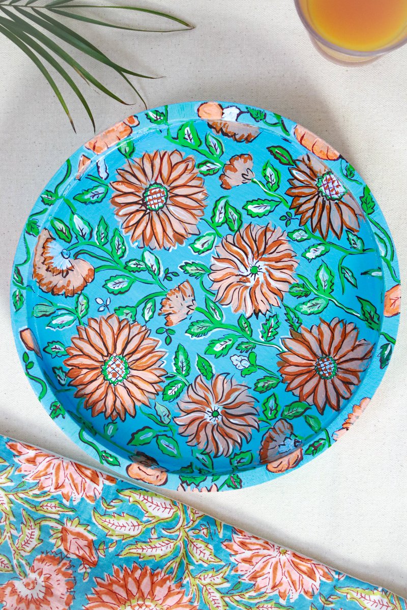 ArtwaliByJuhi's tweet photo. Floral Tray for dining decor enthusiastic folks. Handpainted and inspired by the beautiful block print. Shop now https://t.co/4XDZsZE7Mk
#tray #handmade #handpainted #blueplate #etsy #shopnow https://t.co/hXlLXmUArS