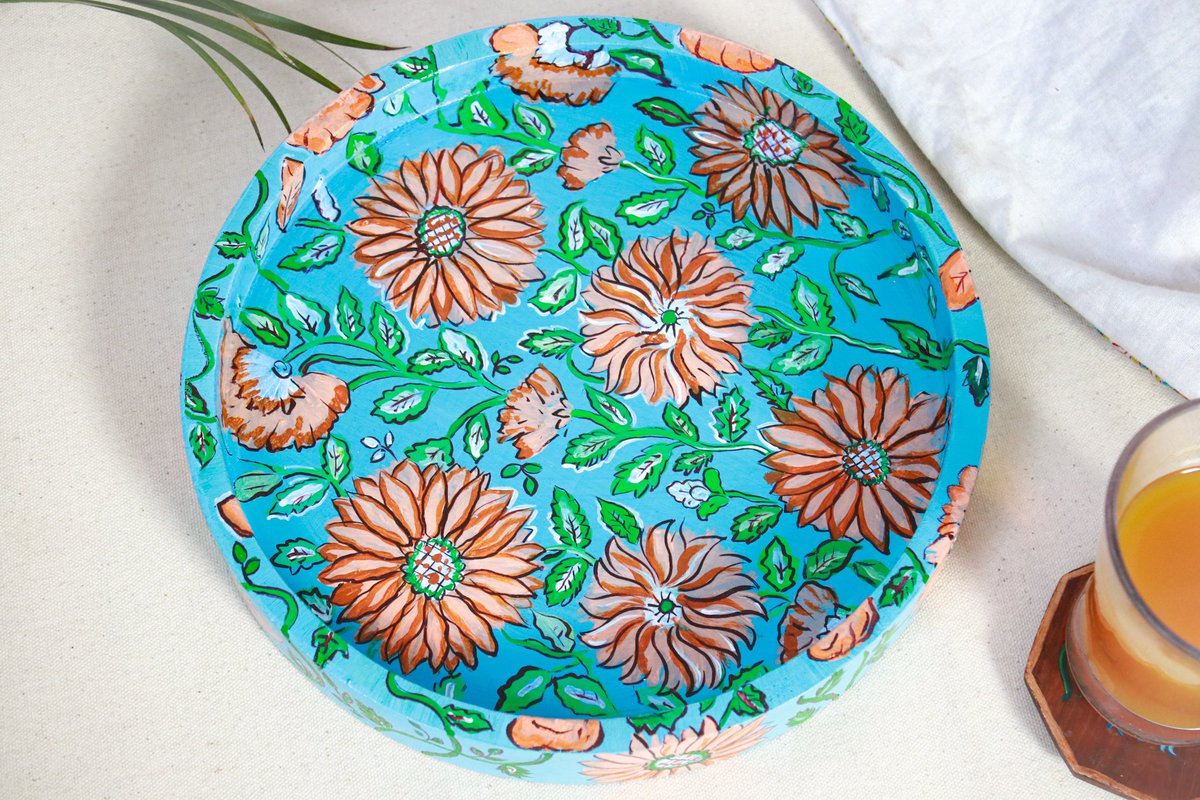 Floral Tray for dining decor enthusiastic folks. Handpainted and inspired by the beautiful block print. Shop now etsy.com/in-en/listing/…
#tray #handmade #handpainted #blueplate #etsy #shopnow