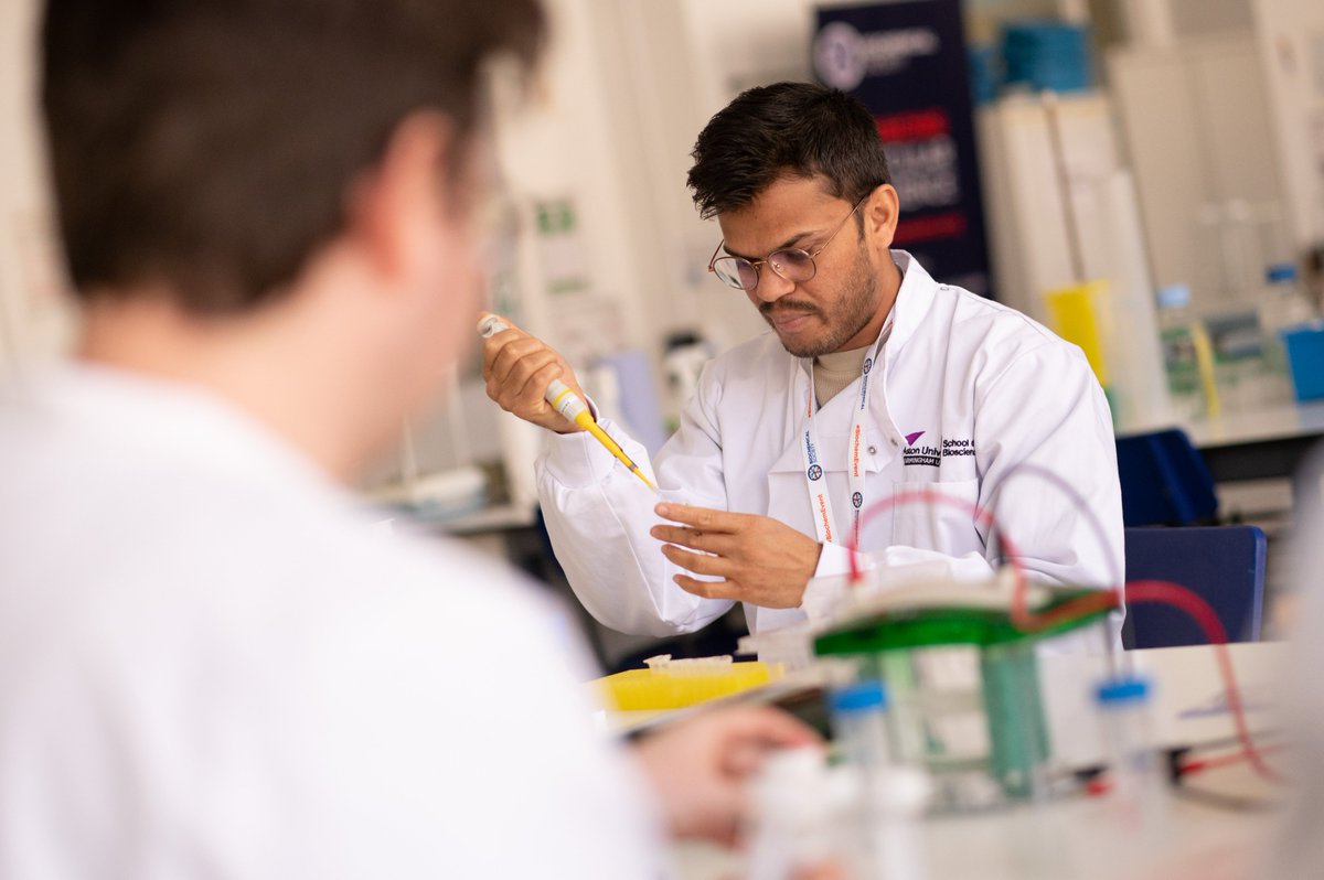 BiochemSoc's tweet photo. Our 4th Workshop on Membrane Proteins training event is off to a great start! We’ve been delving into the basics of membrane protein purification using cutting edge methods in laboratory-based practical sessions. #BiochemEvent https://t.co/nKhPSKAcVc
