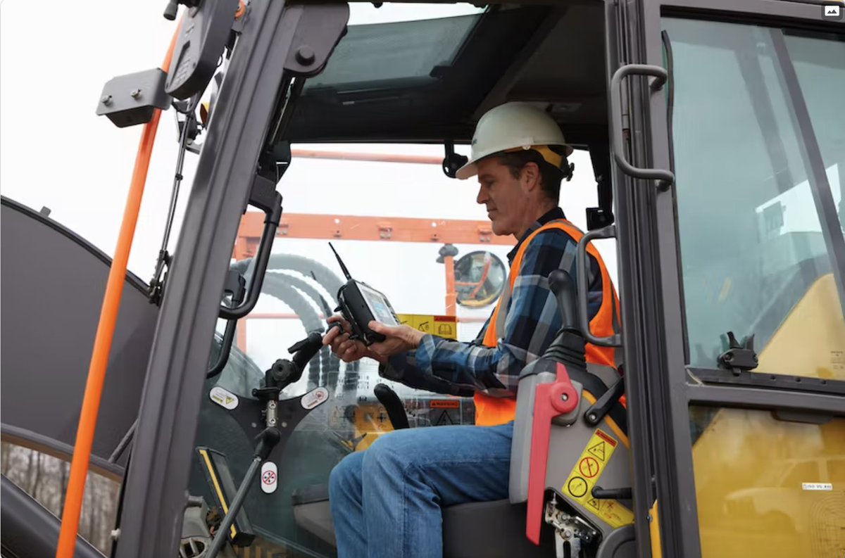 TrimbleCEC's tweet image. A two-in-one solution for #machineguidance and construction surveying, learn more about the #Trimble Siteworks Machine Guidance Module: bit.ly/3JSNheH