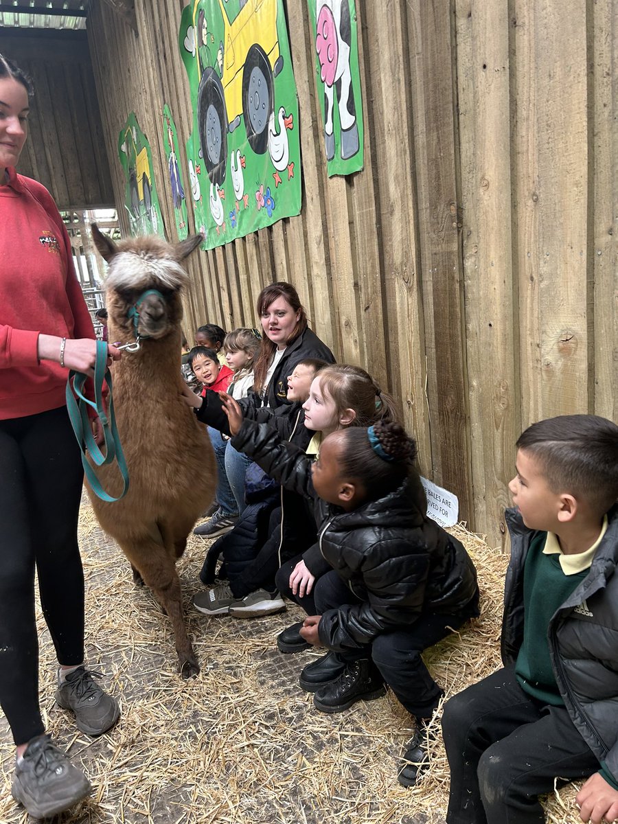 firsprimarysale's tweet image. #Y1Apple We are having such an incredible time @Smithillsfarm ❤️