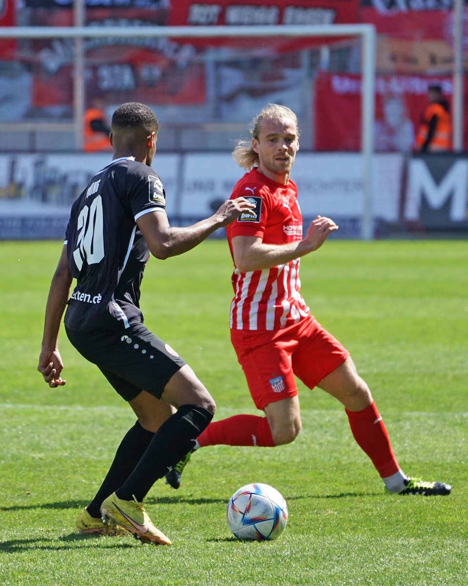 FSVZwickau's tweet photo. Das Sportgericht des Deutschen Fußball-Bundes (DFB) hat Nils #Butzen nach seiner Roten Karte im Heimspiel gegen Essen mit der Mindestsperre von einem Spiel belegt. Damit fehlt Butzen im Auswärtsspiel am kommenden Sonntag in Osnabrück. https://t.co/iQDW7F8Fi7