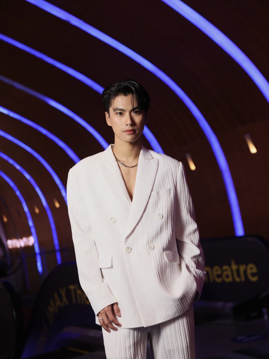 GMMTV's tweet photo. ภาพนักแสดงจากภาพยนตร์ “รักแรกโคตรลืมยาก” นำแสดงโดย “นนน / ฟิล์ม / โอม / ชิม่อน / นีโอ / ยูโร / วิว” ในงานรอบ FIRST PREMIERE ✨
.
คิดถึง ครั้งแรก อีกครั้ง
27 เมษายนนี้ ในโรงภาพยนตร์
.
#รักแรกโคตรลืมยากFirstPremiere
#รักแรกโคตรลืมยาก
#GMMTV https://t.co/76yCWvPvSW