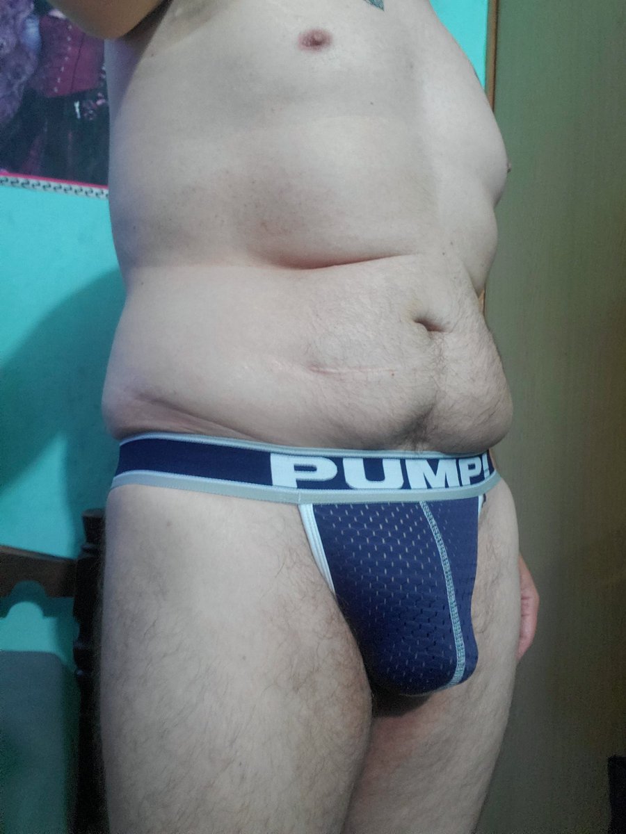 TheRedHead9102's tweet photo. Preparándonos para el trabajo. Getting ready for work. #jockstrap #tummytuesday https://t.co/Cw77pEaxeW