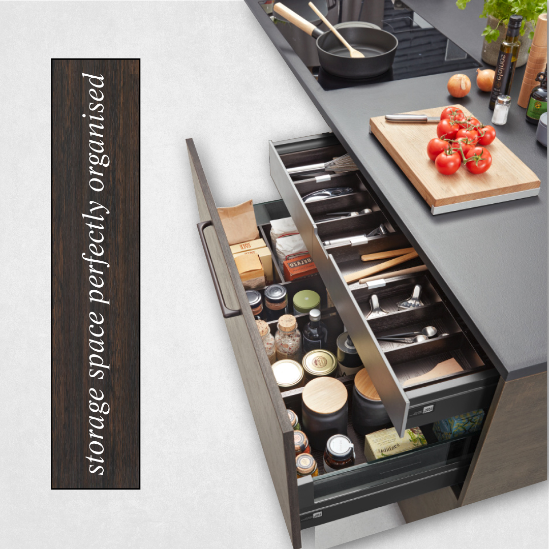 ugc_ae's tweet photo. Reach up for utensils or spices or down for cooking essentials - cooking made easy with Nolte Küchen.
نظم أدوات المطبخ على ذوقك! أدراج بقياسات مختلفة لترتيب علب التوابل والبهارات في الأسفل و أساسيات المطبخ في الدرج العلوي.
#smartstorage #kitchendrawers #kitchenstorage #drawers https://t.co/iYkecHuEbD