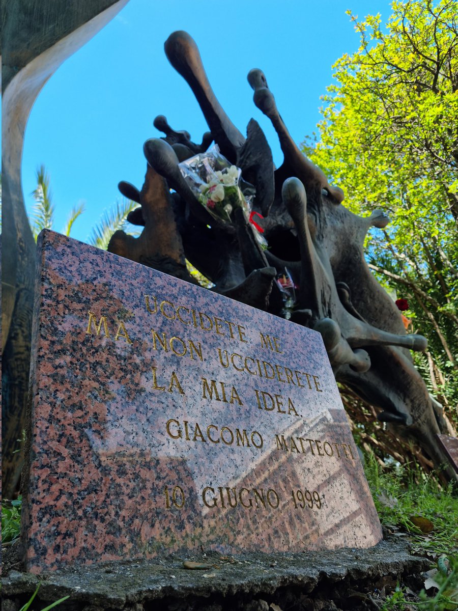 Al monumento dedicato a Giacomo #Matteotti a Roma: 'Uccidete me ma non ucciderete la mia idea'. @FnsiSocial @USIGRai @Artventuno @UispNazionale @FabioAppetiti @PaoloTrombin @Ivamaior #25aprile #FestadellaLiberazione