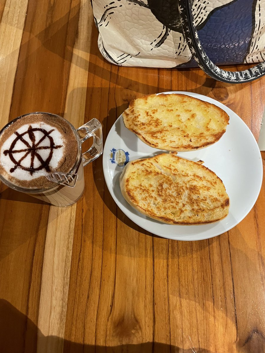 kiaaaane's tweet photo. Mais um dia que treino para comer pão, tou errada ? https://t.co/lX4srMzDQY