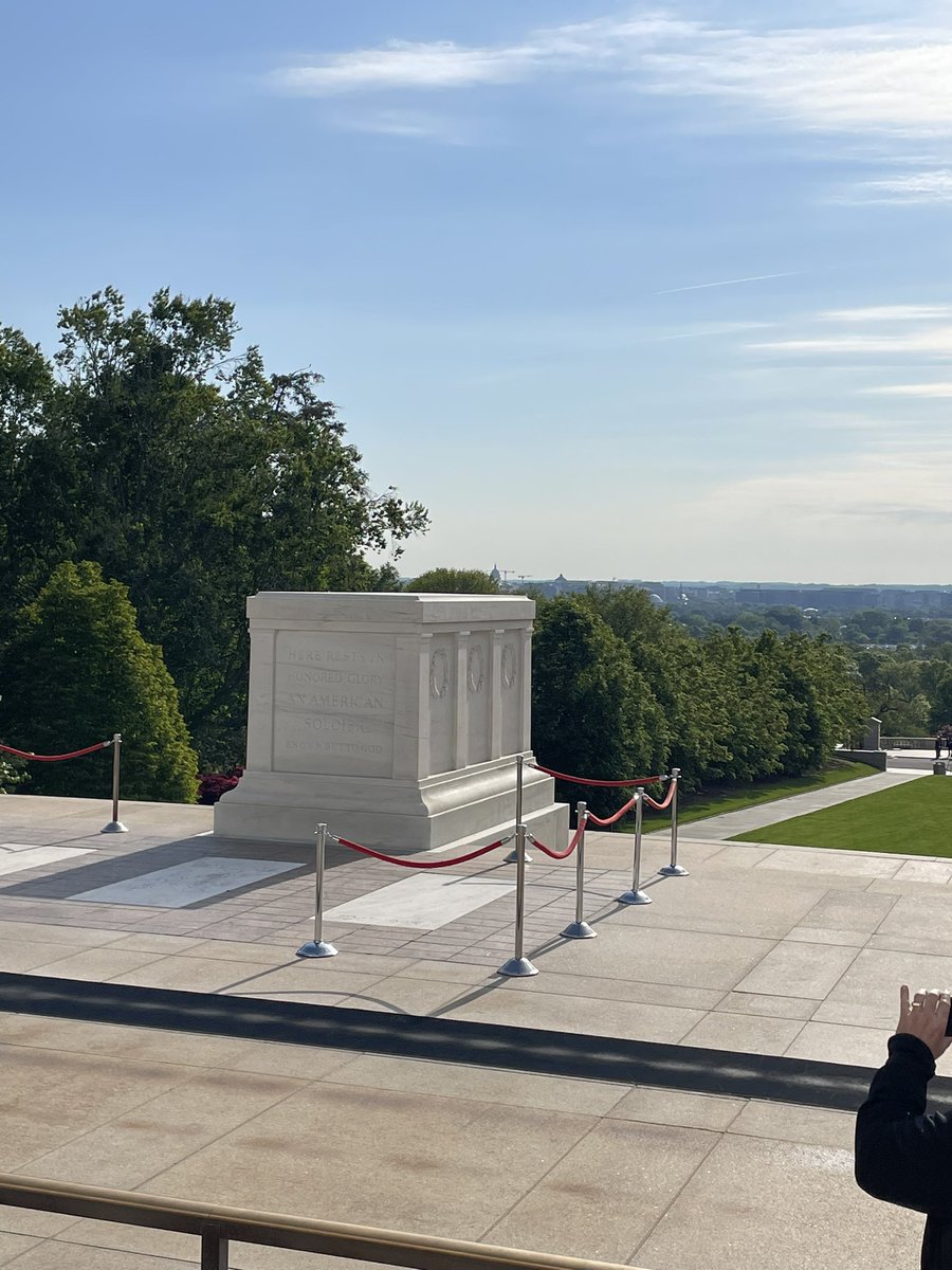 wrbms's tweet photo. Changing of the guard this morning https://t.co/fqeKJ6oGBQ