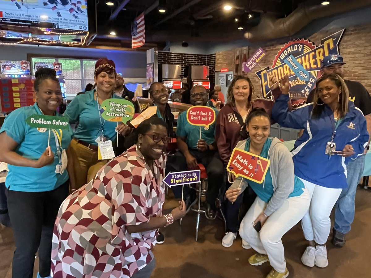 JessDCunningham's tweet image. More fun from our @SeatackDream math night at Fuddruckers.