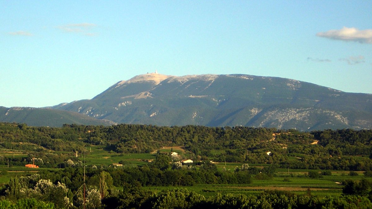 boudewijnsteur's tweet photo. Op deze dag in 1336 beklom de Italiaanse dichter Francesco Petrarca de Mont Ventoux. Hij deed dat - in tegenstelling tot wat toen gebruikelijk was - voor zijn plezier: "louter uit begeerte om zijn bijzondere hoogte nader in ogenschouw te nemen". Daarmee was hij de eerste toerist https://t.co/XGULS5uk32