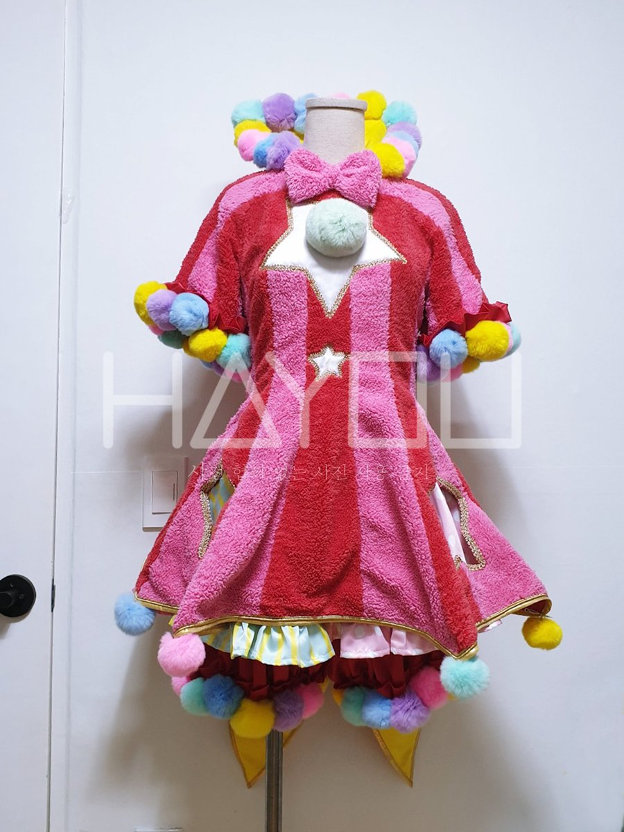 HAYOUSHOP_cos's tweet image. [Sample]

-프로젝트 세카이 / prsk
-하츠네 미쿠
-원더쇼 유닛복

원더호이-! 한 미쿠 제작했습니다

원작 이미지대로 복실한 느낌을 살리려고 퍼 원단을 사용했어요
속 스커트 문양은 전부 프린팅했습니다!

오랫만에 제 의상 작업이라 즐거웠어요🎡

#prsk
#프로세카
#미쿠