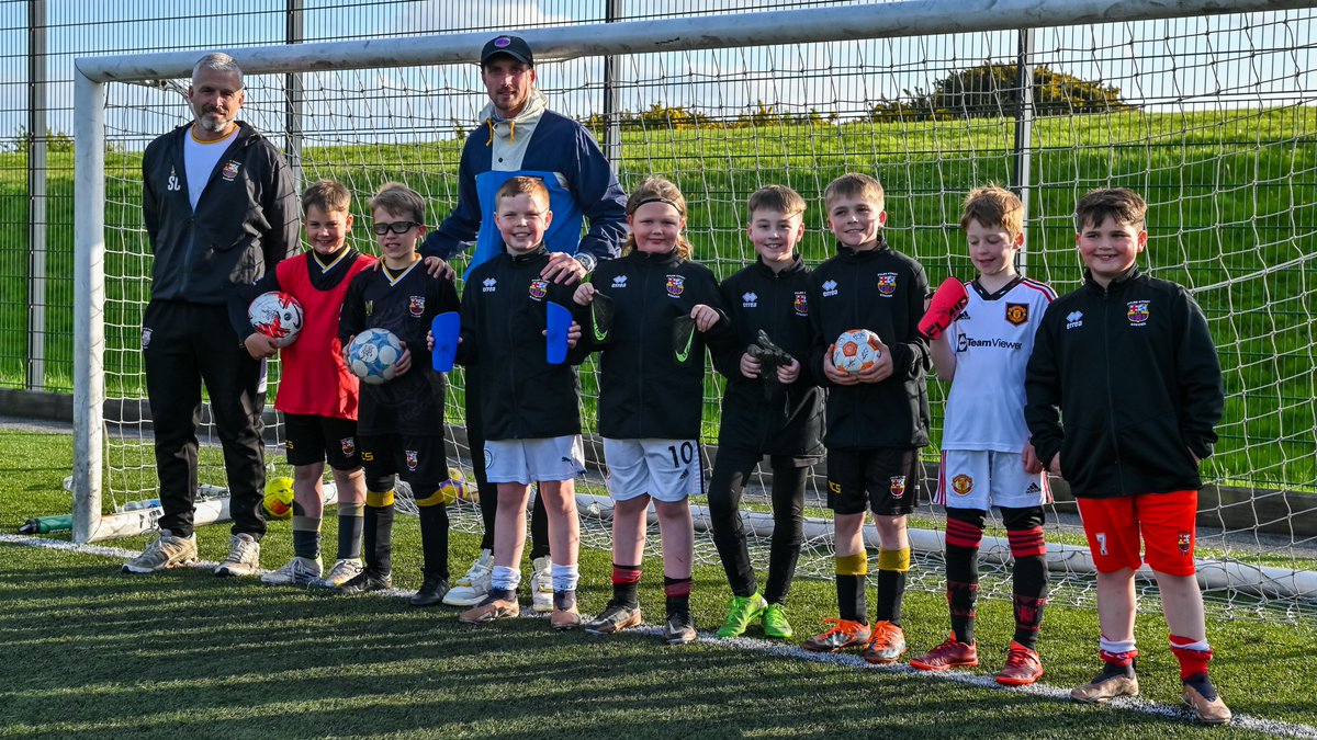 BlackpoolFC's tweet photo. 📸 Jake Beesley paid a visit to his #TangerineTeamMates last night, popping down to @FCS_CIC.

🍊 #UTMP https://t.co/Rn86BZrKQK