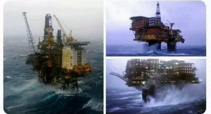 Yourplug_1's tweet photo. Is it true that they install this thing first and then build the ocean around it? https://t.co/RDL9bLUGEW
