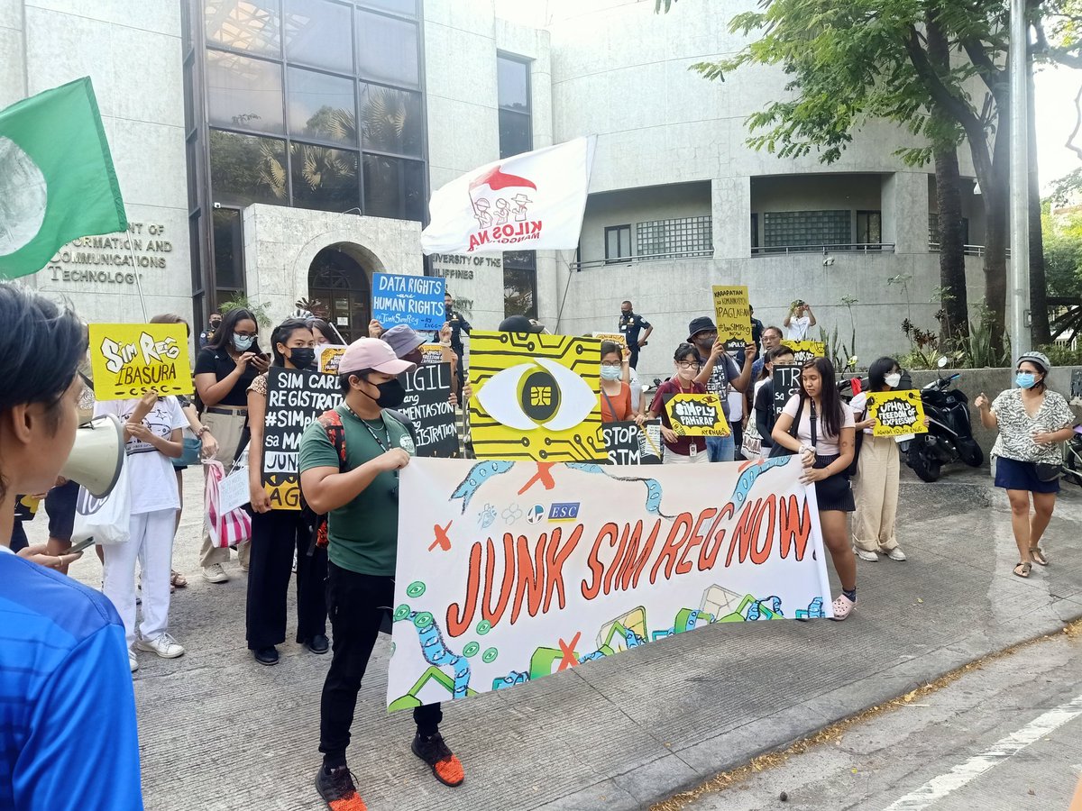 jamzbonifacio's tweet photo. JUNK SIM REG LAW!

Student, environmental, and human rights groups are here in front of DICT to continue pushing back against the implementation of the SIM Reg Law, and the recent move to implement a "staggered" removal of SIM services after the deadline.

#JunkSIMRegNow https://t.co/WF2MgDbHCn