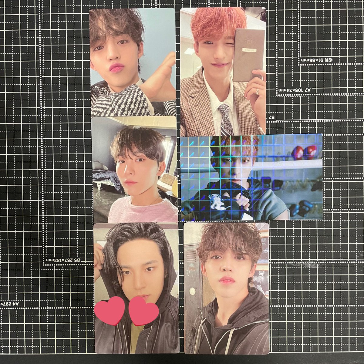 xmi_neg's tweet photo. @WHOTHE8 検索から失礼します🙇🏻‍♀️
こちらのミンハオ所持しております!!💕付けさせて頂いたミンギュと交換可能なものございますでしょうか？？🖤ミンギュ🖤 https://t.co/xOkPnItm7N