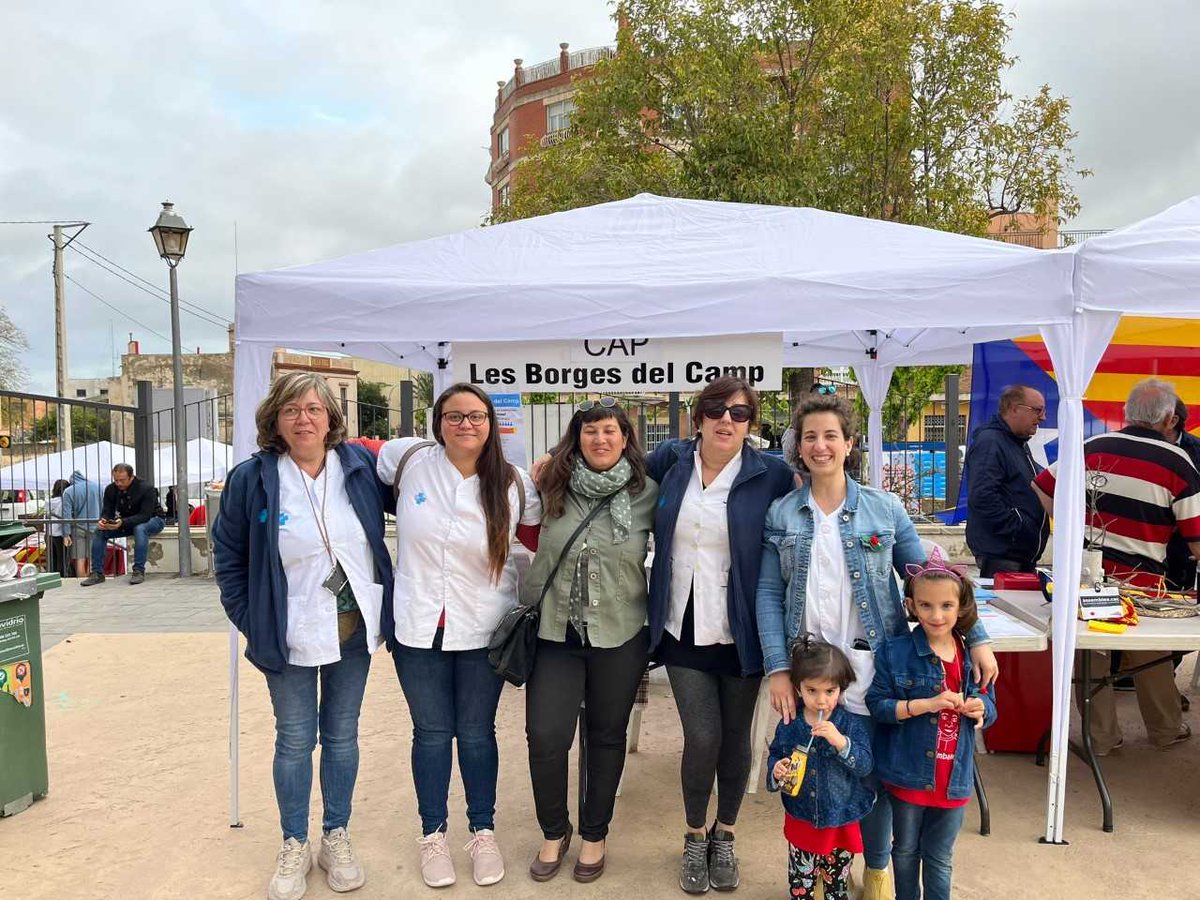 apicstgn's tweet image. l'EAP les Borges del Camp participa en la Mostra d'Entitats de les Borges; on es van dur a terme diferents activitats per promocionar hàbits saludables entre la població.
📍#CAPFalset #CAPLes BorgesdelCamp #CAPCornudella
#SumaSalut 👏🏻👏🏻 #activitatcomunitaria #Aramesquemaiprimaria