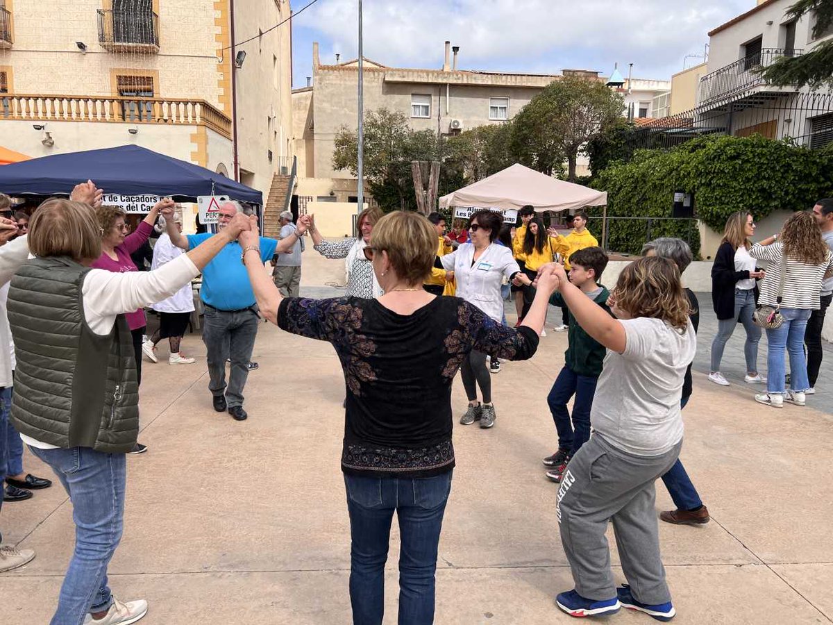 apicstgn's tweet image. l'EAP les Borges del Camp participa en la Mostra d'Entitats de les Borges; on es van dur a terme diferents activitats per promocionar hàbits saludables entre la població.
📍#CAPFalset #CAPLes BorgesdelCamp #CAPCornudella
#SumaSalut 👏🏻👏🏻 #activitatcomunitaria #Aramesquemaiprimaria