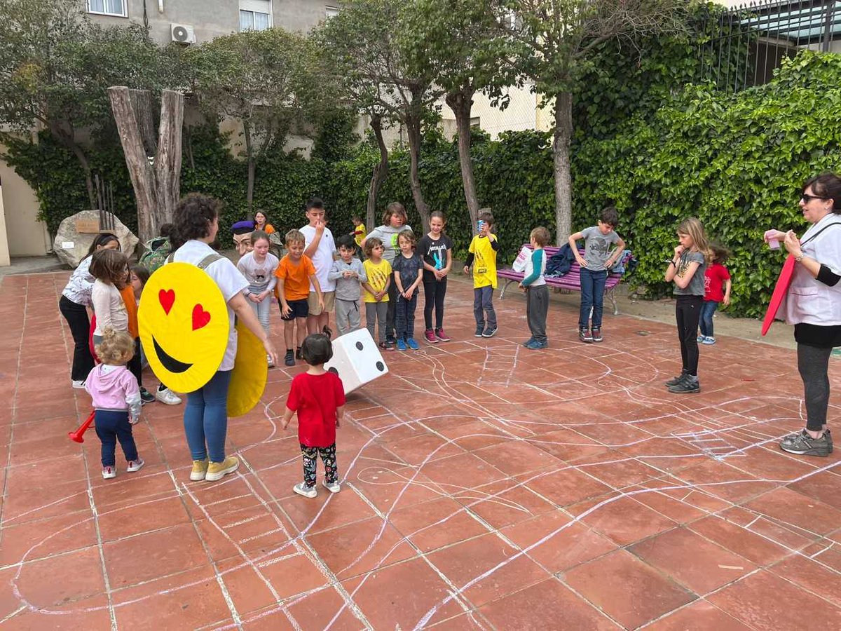 apicstgn's tweet image. l'EAP les Borges del Camp participa en la Mostra d'Entitats de les Borges; on es van dur a terme diferents activitats per promocionar hàbits saludables entre la població.
📍#CAPFalset #CAPLes BorgesdelCamp #CAPCornudella
#SumaSalut 👏🏻👏🏻 #activitatcomunitaria #Aramesquemaiprimaria