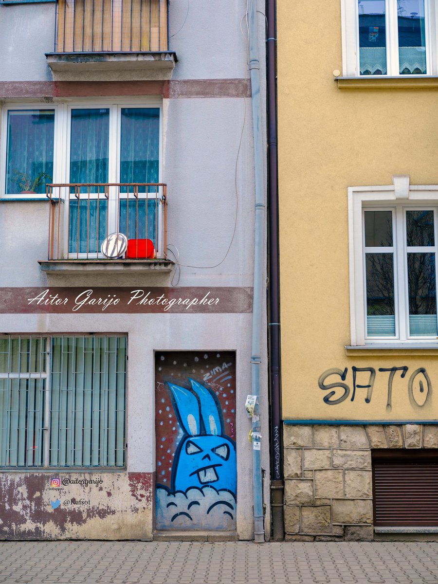 kafsot's tweet photo. Fujifilm GFX 50s
Fujinon 32-64 4.
#pic #picture #photo #photography #picoftheday #pictureoftheday #photooftheday #fujifilm #fujigfx50s #gfxseries #gfx50s #gfx #poland #krakow #podgórze #city #cityphotography #street #streetphotography https://t.co/jwo5UGCcYf