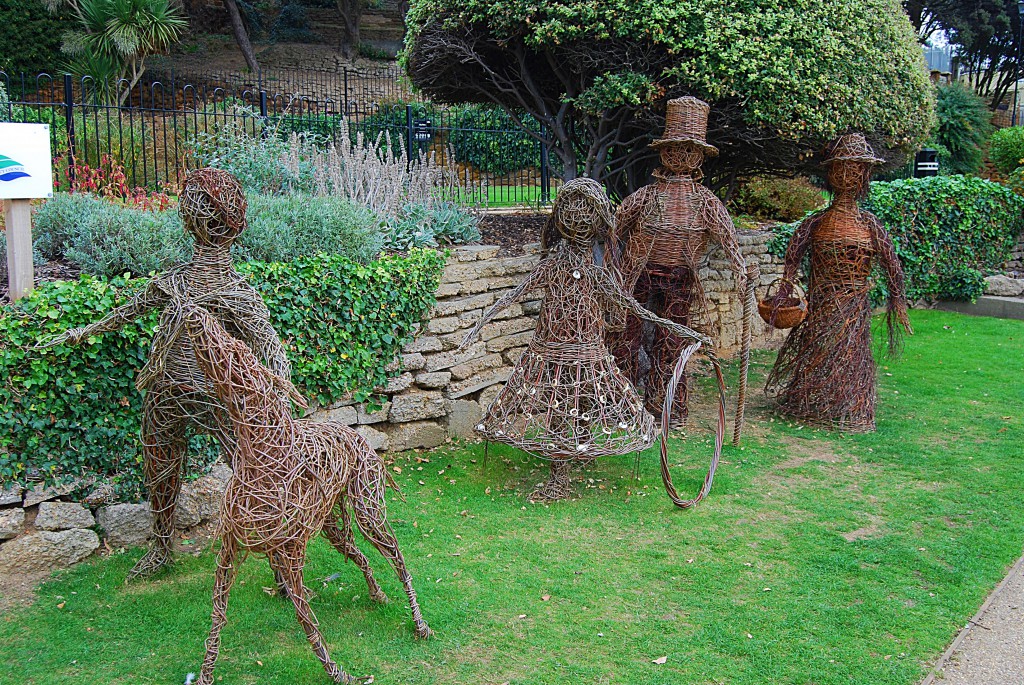 TheSuffolkMan's tweet photo. Clever #wickerwork #Felixstowe #spa #gardens https://t.co/YSRCrWTSYy