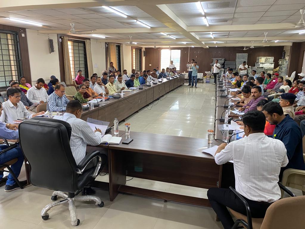 CollectorNav's tweet photo. આજરોજ  'સ્વાગત સપ્તાહ'ની ઉજવણી અંતર્ગત નવસારી ગ્રામ્યના તાલુકા સ્વાગત કાર્યક્રમમાં હાજરી આપી જેમાં કુલ ૨૪ અરજીઓનો સ્થળ પર નિકાલ કરવામાં આવ્યો.
@CMOGuj @InfoGujarat #સાથસહકારસેવા_100દિવસ https://t.co/gmlBRL6TwE