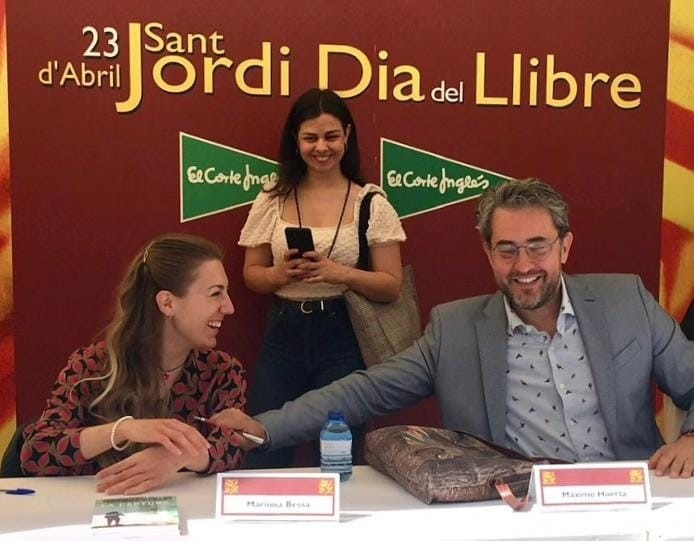 bondia's tweet image. El meu primer #SantJordi (amb @jjaviervazquez) @maximohuerta #llibres #escriptora #Andorra tinyurl.com/bdz5f5ek