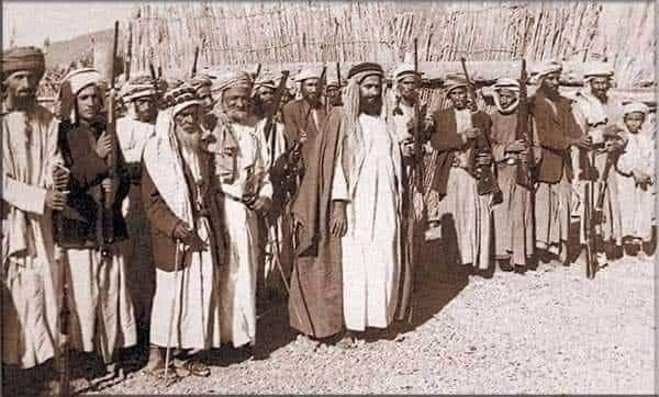 TheYzi36's tweet photo. پرانی بات ہے کہ ایک عرب بادشاہ نے کسی دور دراز قبیلے کے ایک شخص کو گرفتار کر لیا!
 چنانچہ اس کا قبیلہ اپنے سرداروں، شہزادوں اور شہسواروں کے ساتھ اس کا فدیہ لے کر یا اس کی شفارش کرکے چھڑانے آیا۔
 تب بادشاہ نے بڑے مجمع سے کہا:
 یہ کون آدمی ہے جس کی سفارش کے لیے تم سب آئے ہو؟
1/3👇 https://t.co/gH7vH8TUD6