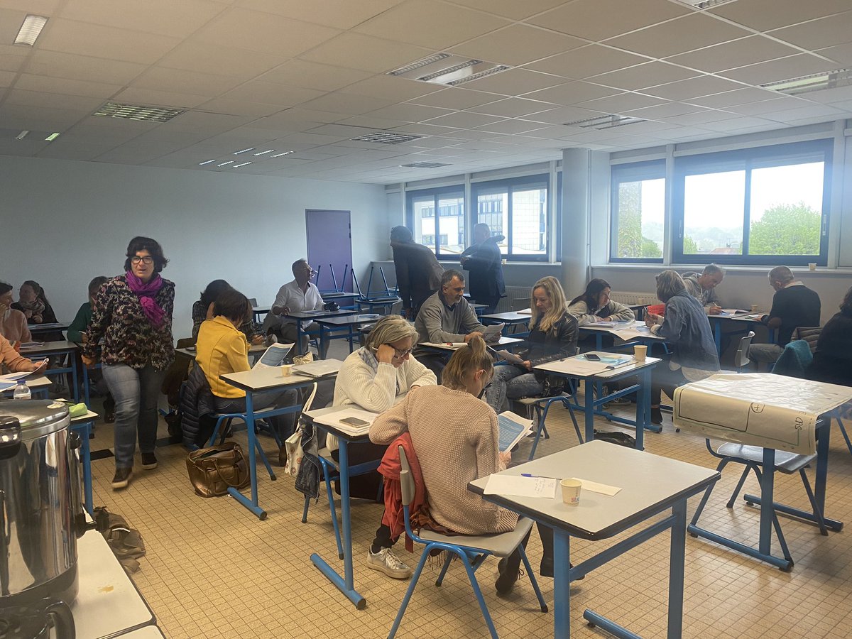 AlineBrahami's tweet photo. Lancement du séminaire Devoirs faits par Laurent Wajnberg, IA DAASEN des Pyrénées Atlantiques. Merci au lycee Gaston Febus d’Orthez pour son accueil ! https://t.co/kdb2d2XNVn