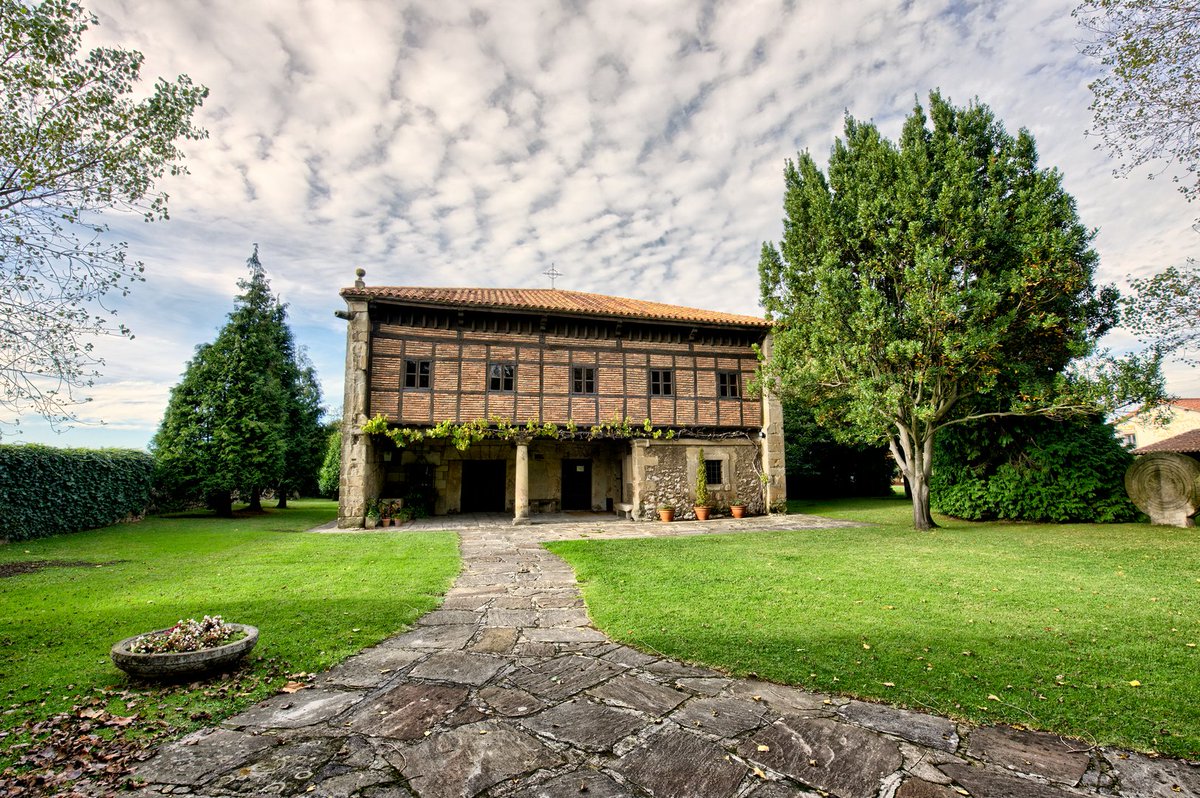 MuseosCant's tweet photo. Los jardines del #MuseoEtnográficodeCantabria acogen este martes la celebración del tradicional homenaje que #Camargo rinde al capitán #PedroVelarde
Tendrá lugar a partir de las 12 horas y el acceso es libre. https://t.co/967fRqtGdM