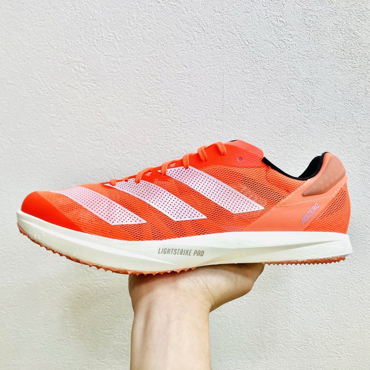 steptachikawa's tweet photo. #adidas
ADIZERO AVANTI TYO

中・長距離専用スパイク👟✨

5000mや10000mの選手にオススメ☝🏻

初めてのスパイクで800mや1500mなど中距離の方にも🙆🏻
足の負担をかけないクッション材を使用しているので、スパイクに不安がある方は是非お試しください🤲🏻

 #スパイク #長距離 #トラック https://t.co/rEnAQmJ1iq