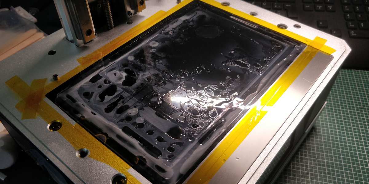 Kunlan7's tweet photo. And this is how a fep leak looks like.
Gladly I put a screen protector on it 😧
Soooooo glad.
#fepleak
#resinleak
#monox https://t.co/9yvjU2ieVY