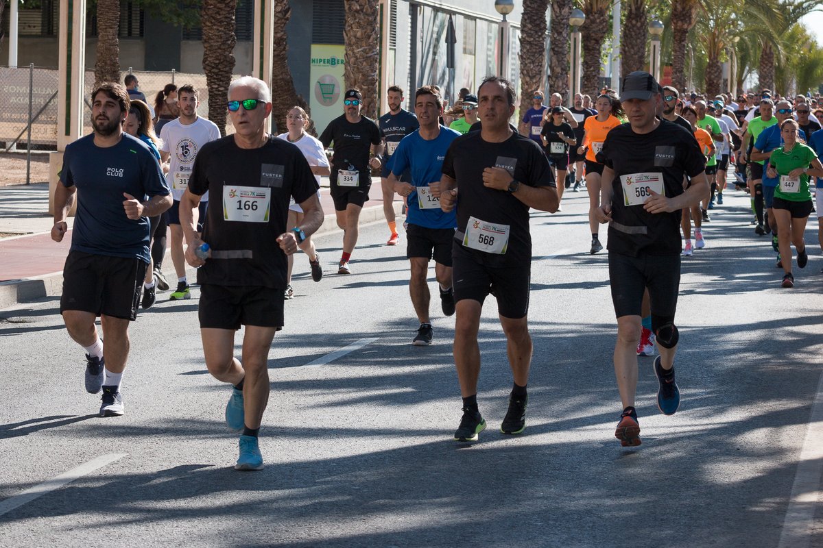 FUSTERarq's tweet photo. El pasado domingo participamos en la 1ª #Carrera #TeleElx 7K Grupo Paredes Automoción – Corre Por Tu #Empresa. 
Estamos muy orgullosos de nuestros compañeros por participar en esta carrera solidaria a favor de la Asociación Conciénciate.
¡Felicitaciones a TeleElx ! 👏🏼
#Elche https://t.co/8hcB11v79o