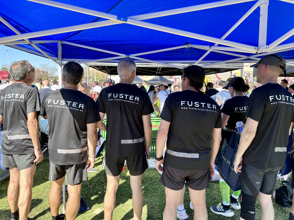 FUSTERarq's tweet photo. El pasado domingo participamos en la 1ª #Carrera #TeleElx 7K Grupo Paredes Automoción – Corre Por Tu #Empresa. 
Estamos muy orgullosos de nuestros compañeros por participar en esta carrera solidaria a favor de la Asociación Conciénciate.
¡Felicitaciones a TeleElx ! 👏🏼
#Elche https://t.co/8hcB11v79o