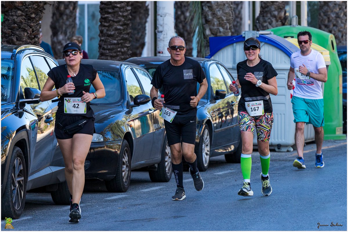 FUSTERarq's tweet photo. El pasado domingo participamos en la 1ª #Carrera #TeleElx 7K Grupo Paredes Automoción – Corre Por Tu #Empresa. 
Estamos muy orgullosos de nuestros compañeros por participar en esta carrera solidaria a favor de la Asociación Conciénciate.
¡Felicitaciones a TeleElx ! 👏🏼
#Elche https://t.co/8hcB11v79o