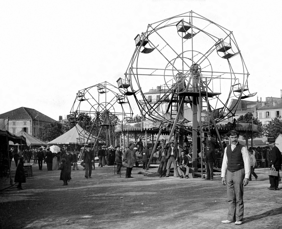 [PHOTO DU JOUR] #Photodujour
noIdx
La Foire aux Pains d'Epices. Paris, vers 1895. Les roues.
© Léon &amp; Lévy / Roger-Viollet