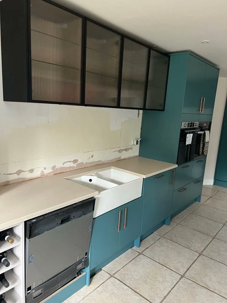 TristoneUK's tweet image. Tristone Beige Sands solid surfaces installed by Premium Worktops Direct.
 
A Tristone surface has hard-wearing properties. These are made up of an extremely hard-wearing surface with an immense barrier to scratches and stains.
 
#Tristone #SolidSurfaces #KitchenDesign