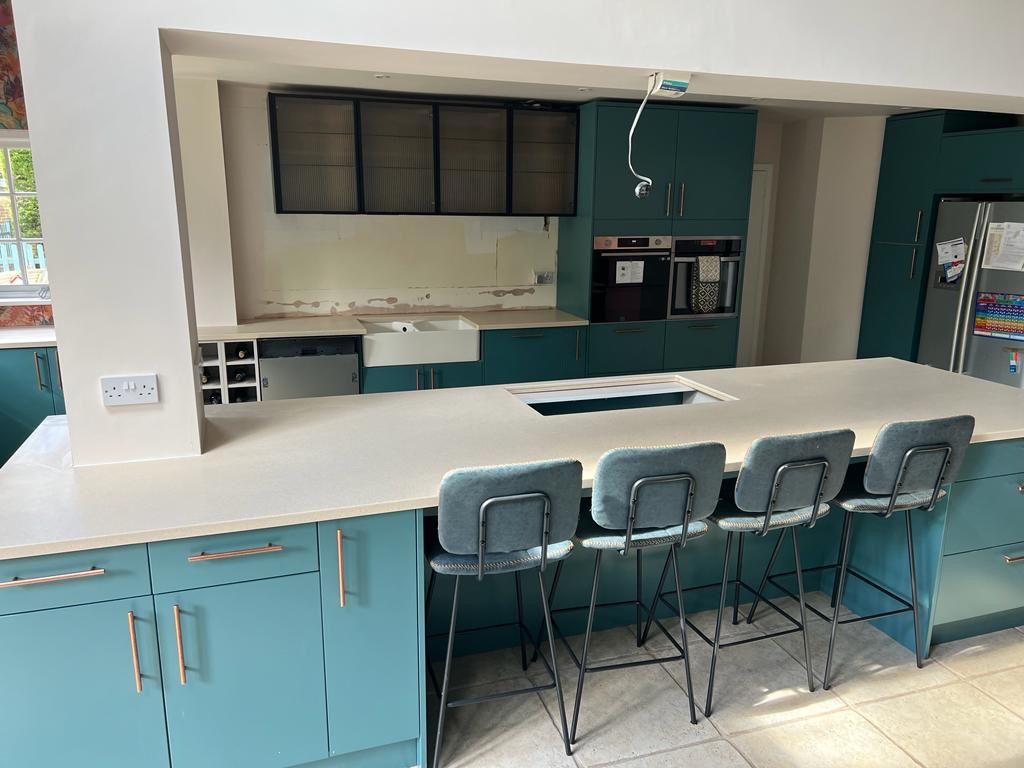 TristoneUK's tweet image. Tristone Beige Sands solid surfaces installed by Premium Worktops Direct.
 
A Tristone surface has hard-wearing properties. These are made up of an extremely hard-wearing surface with an immense barrier to scratches and stains.
 
#Tristone #SolidSurfaces #KitchenDesign