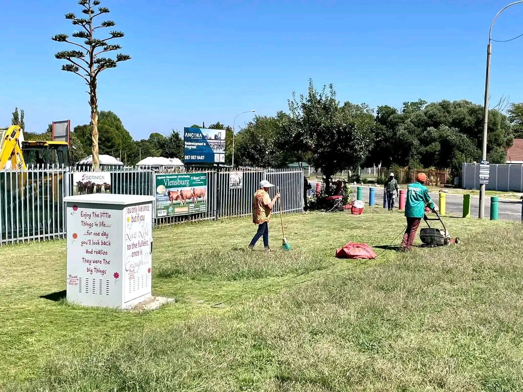 SerDev7's tweet photo. The Social Employment Fund (SEF) programme has made significant contributions to organisations &amp; communities. SerDev &amp; Temong gained valuable expertise. The program has been an invaluable asset for towns &amp; farms in various areas. 
#SerdevSEF #CommunityImpact #PositiveChange #IDC https://t.co/ChxoA45sOd