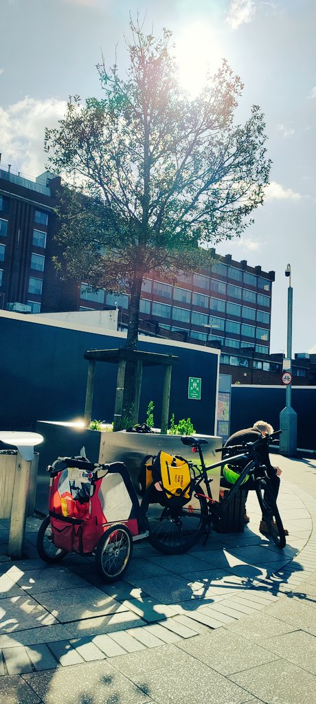 Firesnapper999's tweet photo. Man & Pup late for parade. Bike out on non β‘ MTB. Leg rest stop for #DecaffResus. #Farnborough https://t.co/pmiBmsHhM1