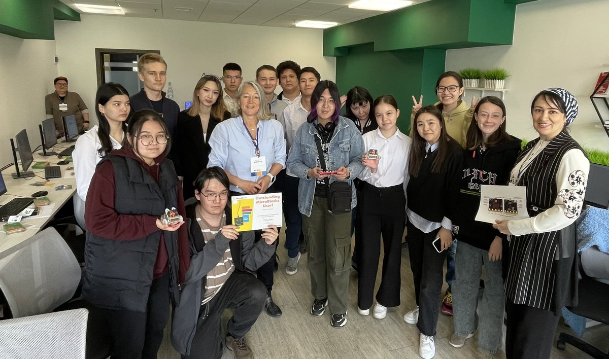 kgiori's tweet photo. Two more @techwomen organized workshop cohorts were taught #physicalcomputing with @microblocksfun today at IITU in Almaty, Kazakhstan 🇰🇿
🎓🙌
@microbit_edu
@picobricks
@Elecrow1 #Mbits
And I sprinkle donated hardware at each stop in Central Asia! 🎁
#twkazakhstan https://t.co/LhSrNcicLU