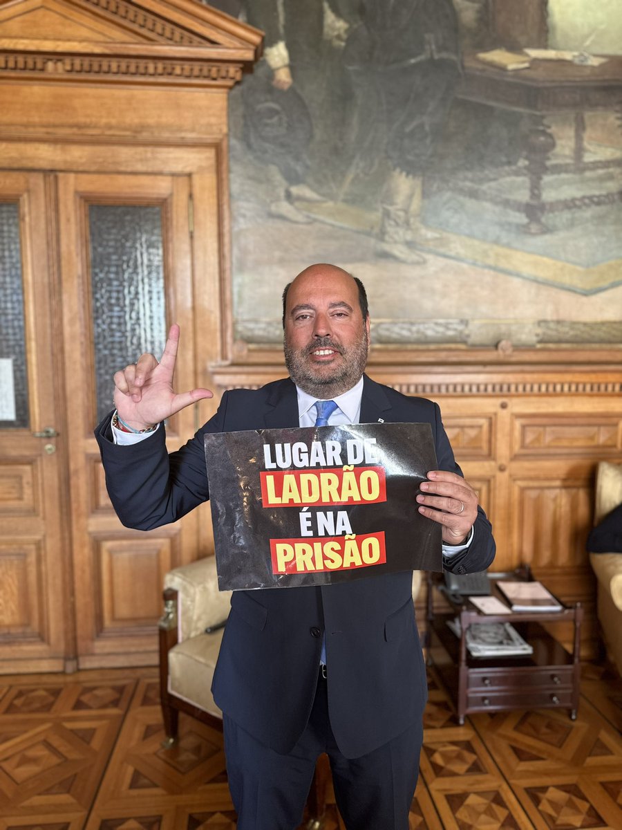 Lugar de ladrão, é na prisão! 
#chega #VERGONHA