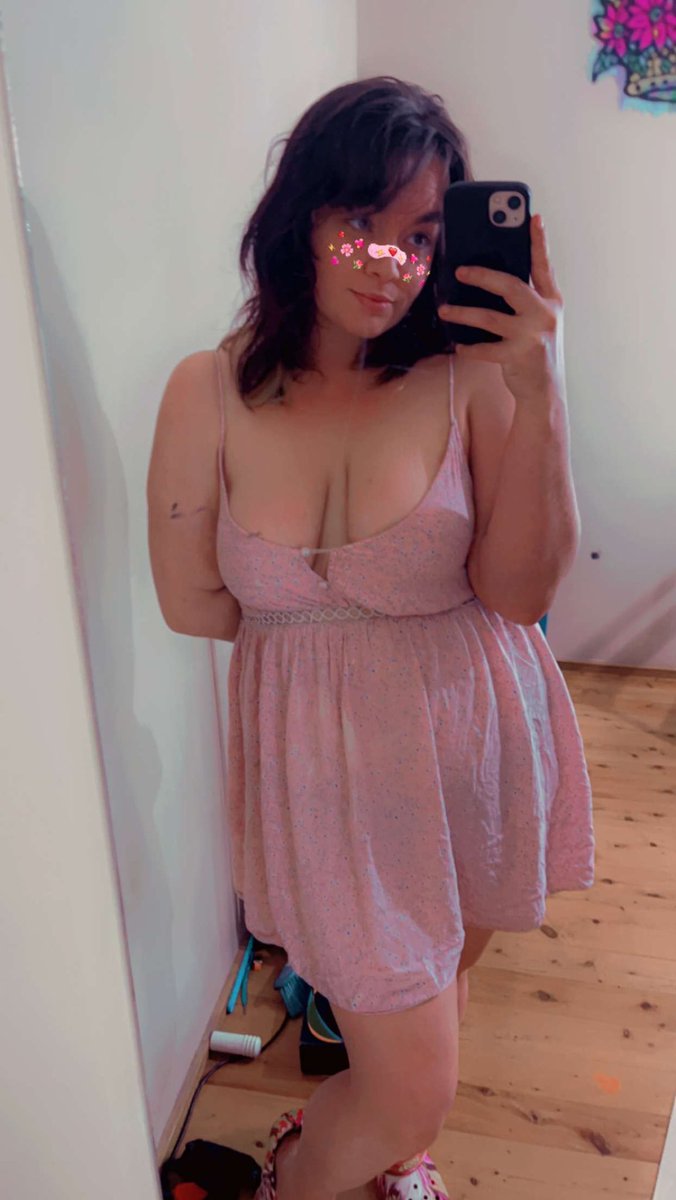 MelonyPoke's tweet photo. Pretty in pink 🌸 #nsfwacc https://t.co/2bKVFcIcLB