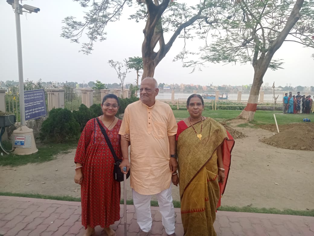 rabindra_adv's tweet photo. @SpartaJustice @TulsiGabbard @KimDotcom Tour to Kolkata Ramkrishna Mission and Math with my
Son's Wife and his mother. https://t.co/fx9pr042In