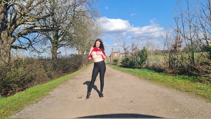 Did someone say titty tuesday 😛. Loving making the most of the warm weather with some outdoor content<a href="/tag/apclips"class="tags"><span>#apclips</span></a><a href="/tag/apcreator"class="tags"><span>#apcreator</span></a>