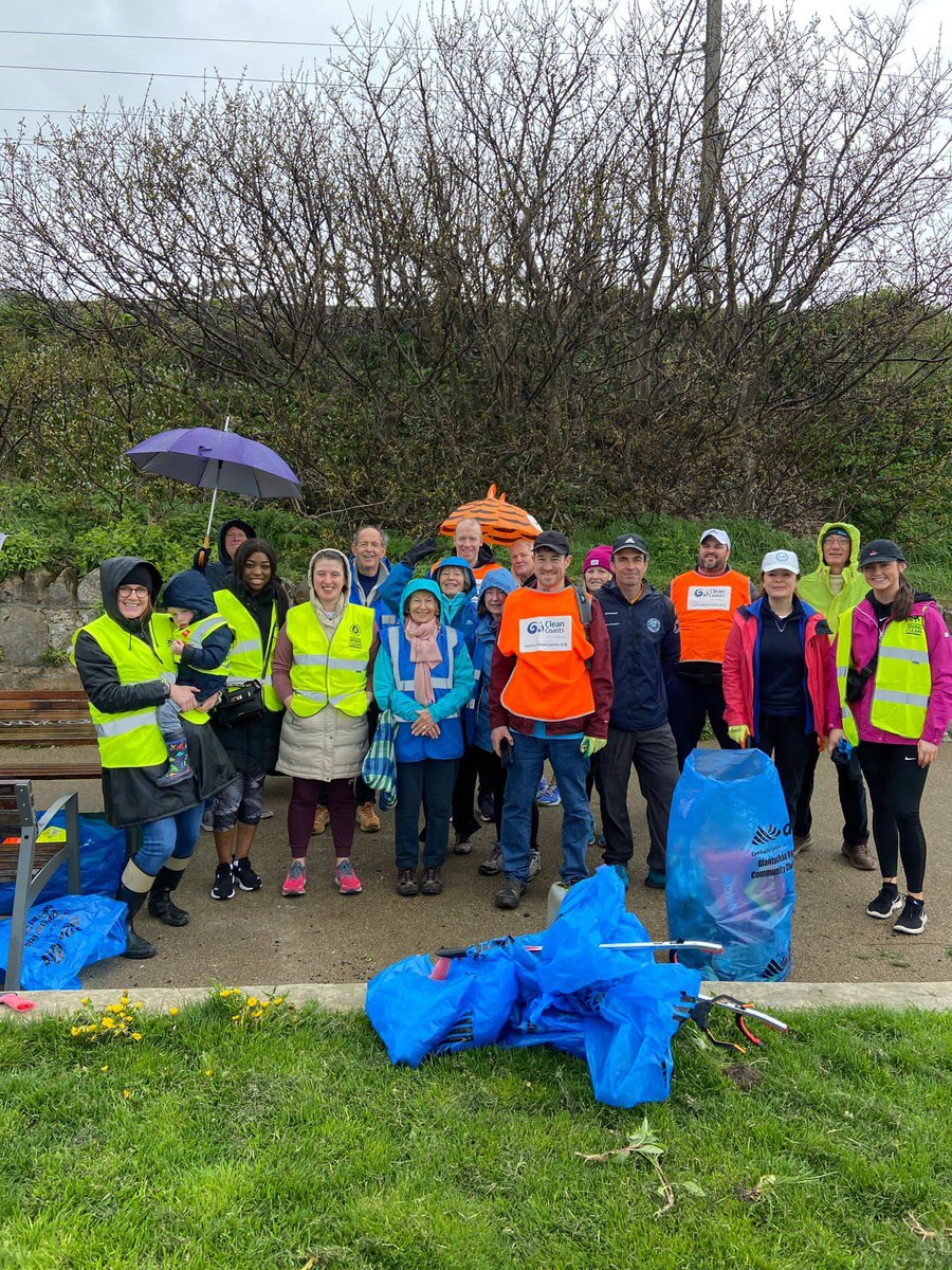 CleanCoasts's tweet photo. Well done to @killineydcc who took part in the #DublinCommunityCleanup to #KeepDublinBeautiful to celebrate #EarthDay. Would you like to see all the images of the fantastic clean-ups that took place all over Dublin last weekend? Take a look at the @NationalSpringC page. https://t.co/Gntpvhm5XR