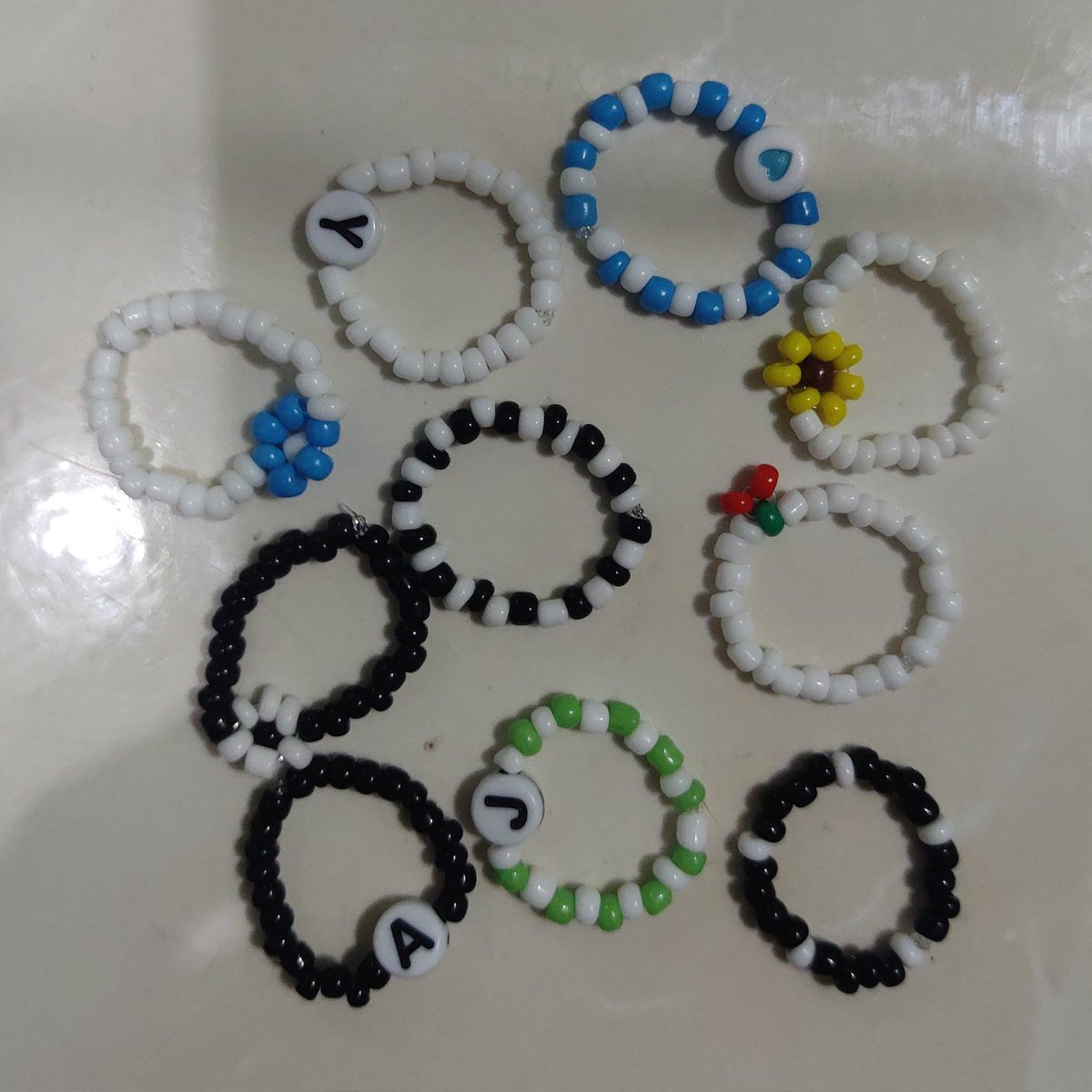 crescentlunaph's tweet photo. HELLO! agree ba kayo if ever na ganito nalang yung gawin kong freebies sa nga items ko? ang cutie kasi eh 😭😭 mga rings syaaa https://t.co/tEU03gofiq